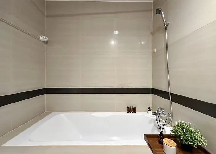 Vibrant Modern 57 Sqm - Ultra Fast Wifi - Bts Thonglor