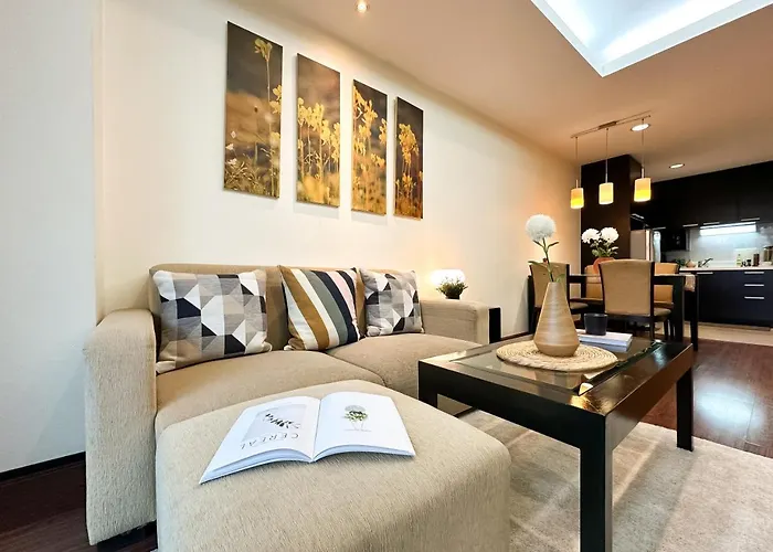 Vibrant Modern 57 Sqm - Ultra Fast Wifi - Bts Thonglor 방콕